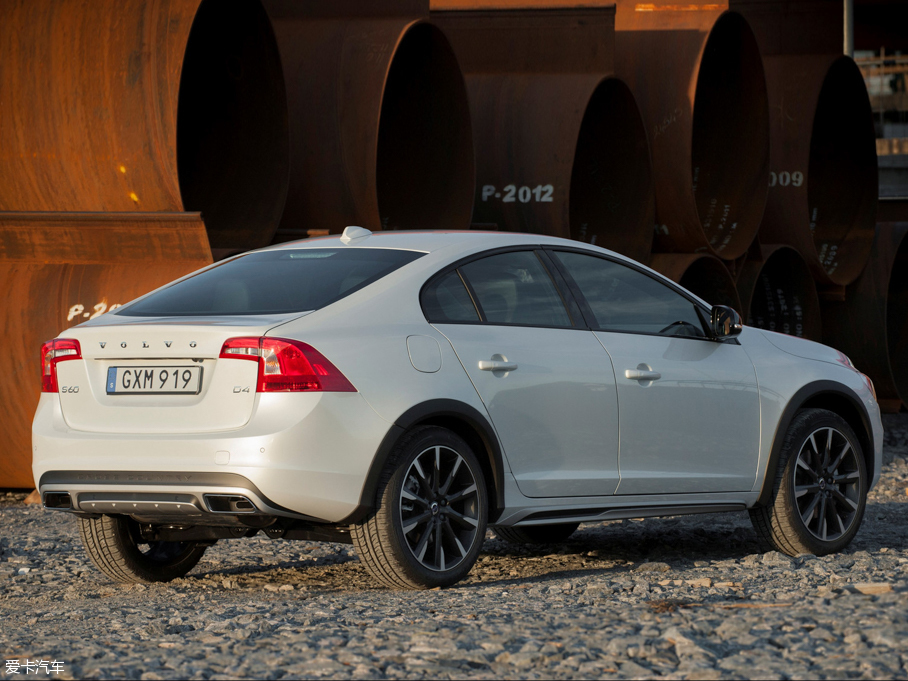 2015S60 Cross Country 