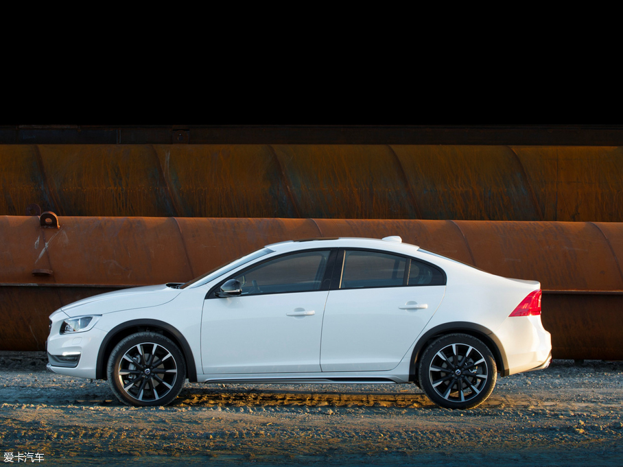 2015��S60 Cross Country ������