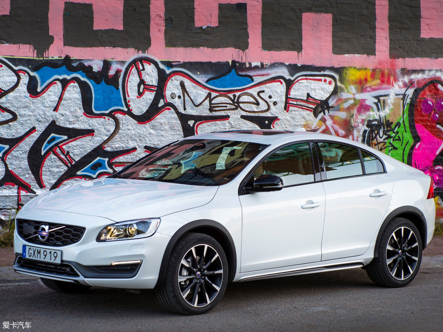 2015S60 Cross Country 