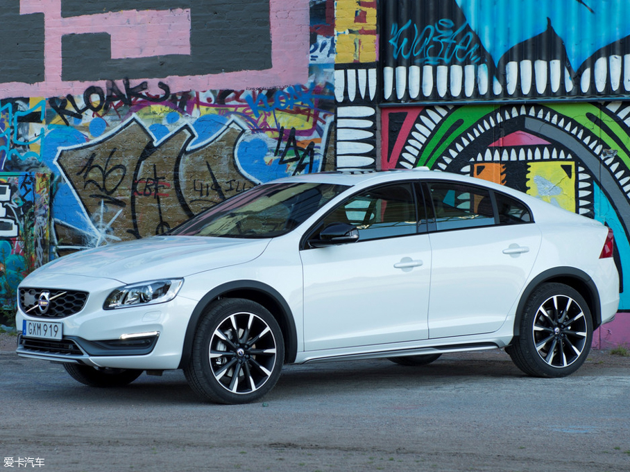 2015��S60 Cross Country ������