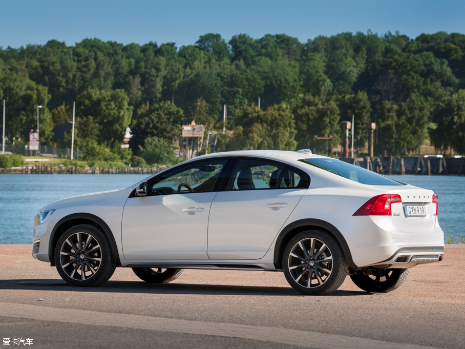 2015��S60 Cross Country ������