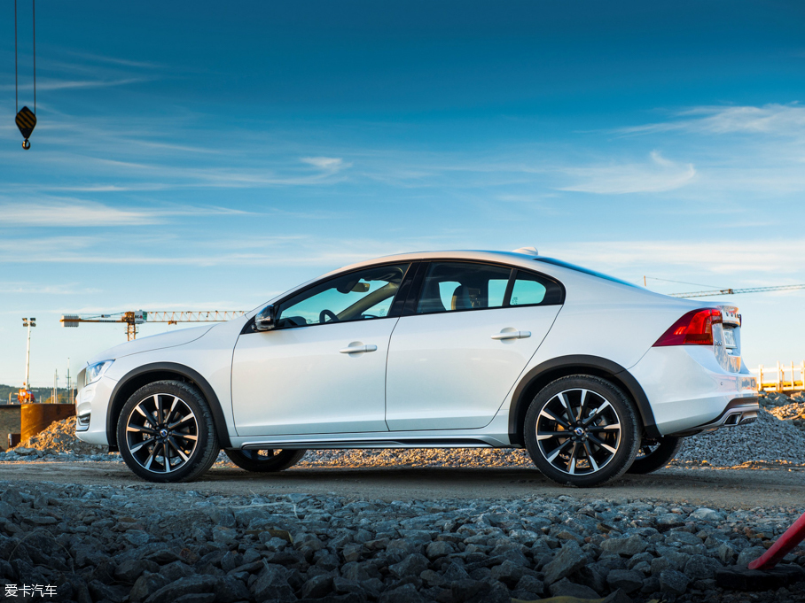 2015S60 Cross Country 