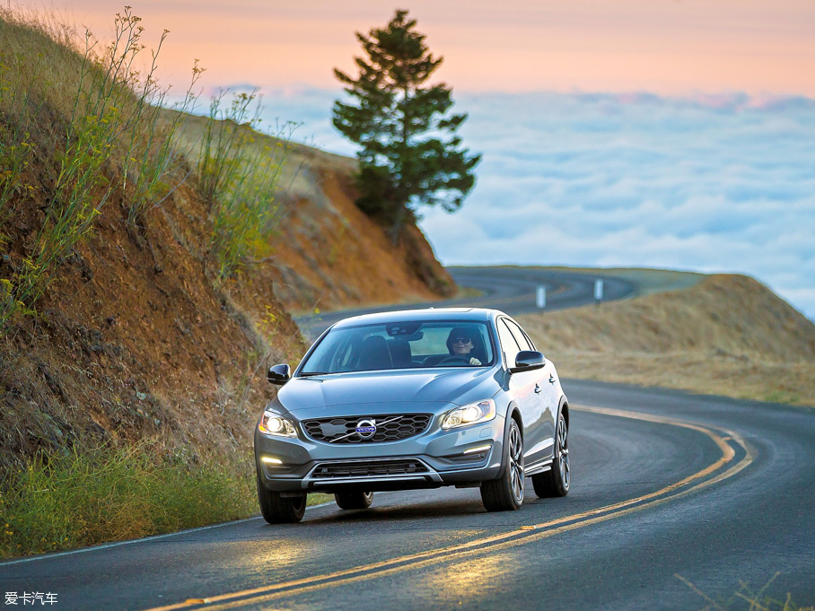 2015��S60 Cross Country ������