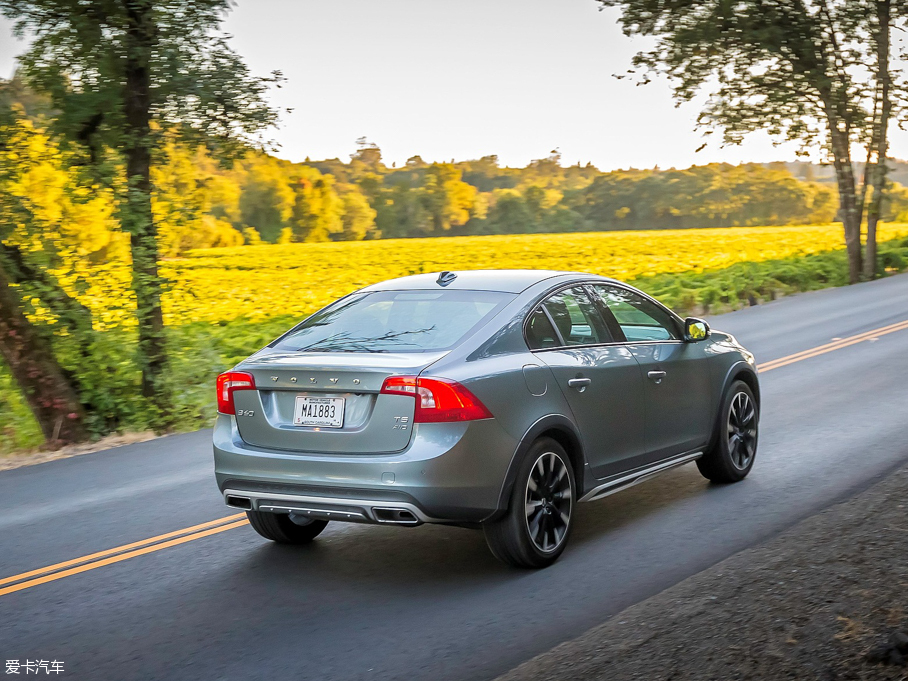 2015S60 Cross Country 