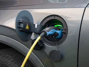 2016Plug in Hybrid ϸ