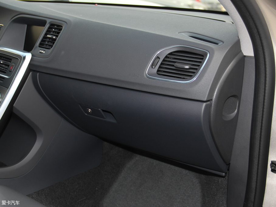 2016���֠���V60 2.0T T5 ���ݰ�