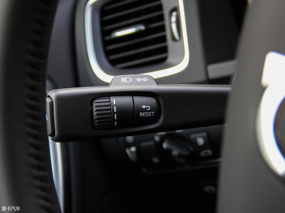 2016���֠���V60 2.0T T5 ���ݰ�