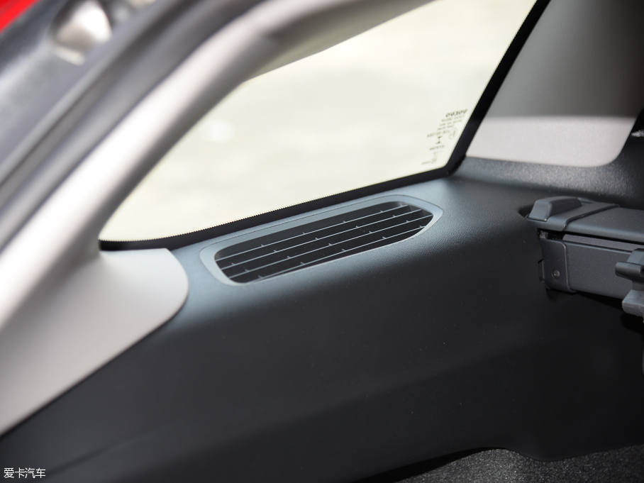 2016���֠���V60 2.0T T5 ���Ű�