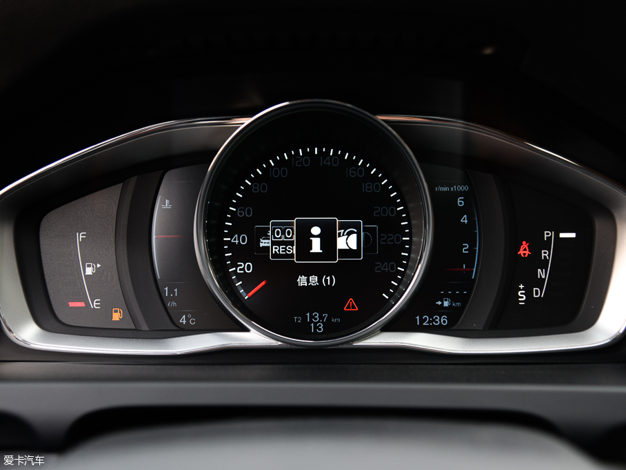 2016���֠���V60 2.0T T5 ���Ű�