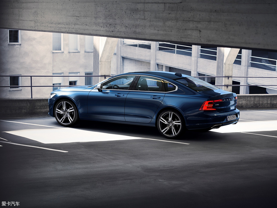 2016���֠���S90(�M��) R-Design