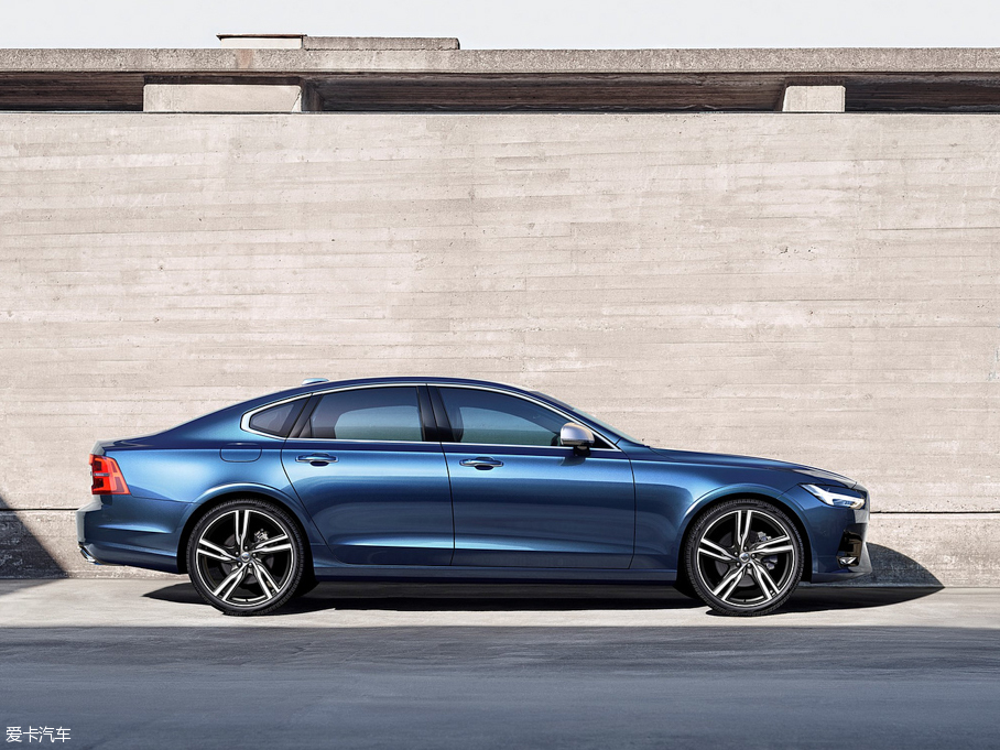 2016���֠���S90(�M��) R-Design