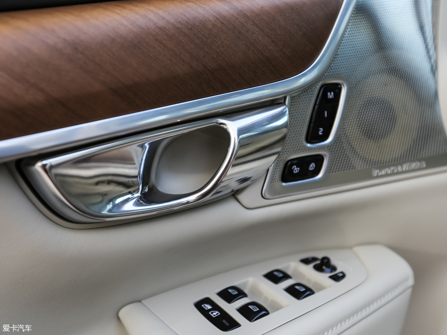 2016���֠���S90(�M��) 2.0T T6 AWD�����