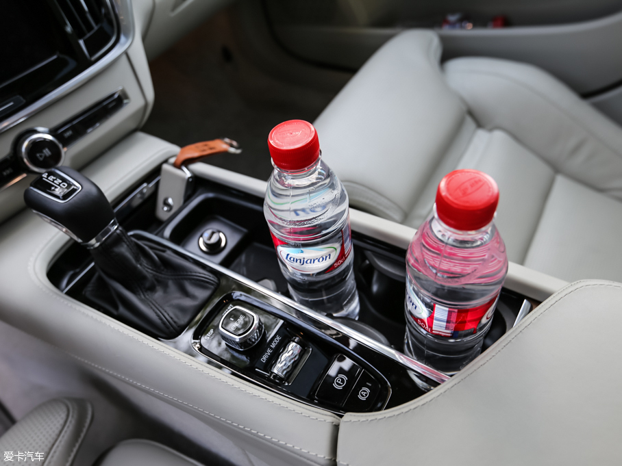 2016���֠���S90(�M��) 2.0T T6 AWD�����