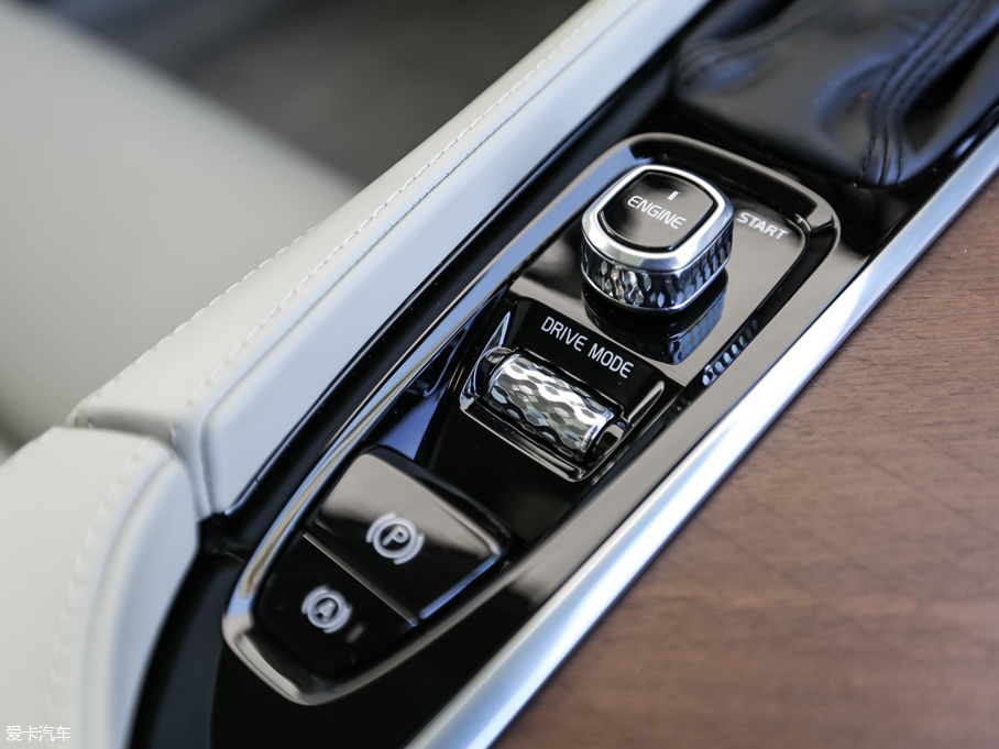 2016֠S90(M) 2.0T T6 AWD