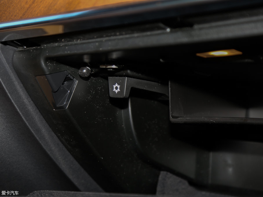 2016֠S90(M) 2.0T T6 AWD