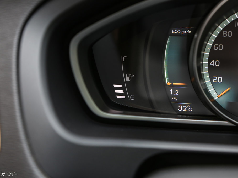 2017���֠���V40 2.0T T4 ���Ű�