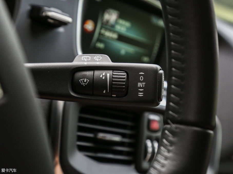 2017���֠���V40 2.0T T4 ���Ű�