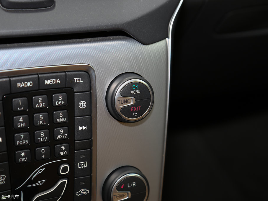 2017���֠���V40 2.0T T4 ���Ű�