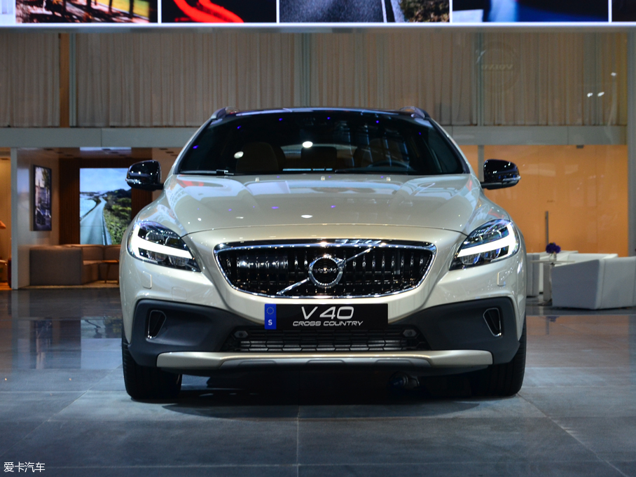 2017V40 Cross Country 2.0T T5 AWDŰ