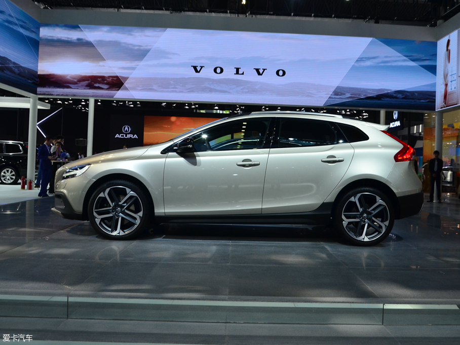 2017��V40 Cross Country 2.0T T5 AWD���Ű�