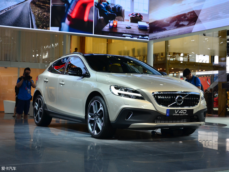 2017V40 Cross Country 2.0T T5 AWDŰ