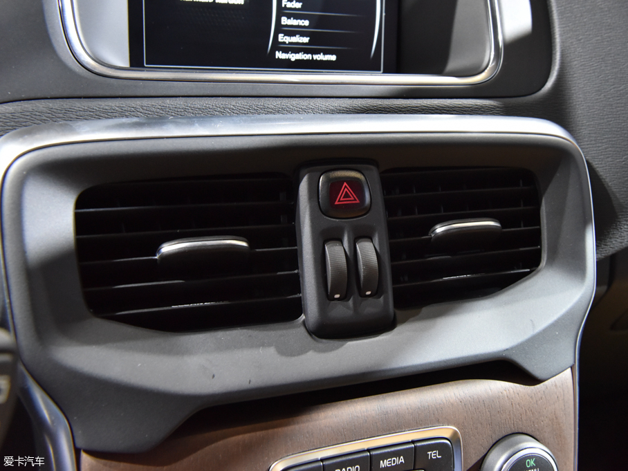 2017V40 Cross Country 2.0T T5 AWDŰ