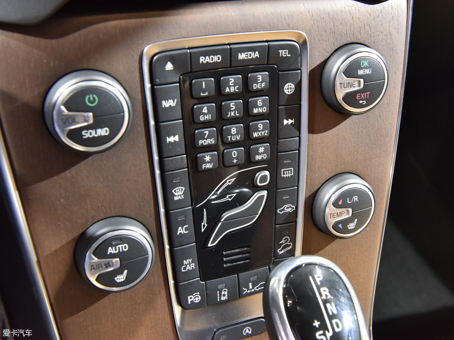 2017V40 Cross Country 2.0T T5 AWDŰ