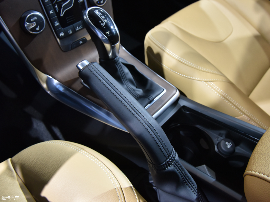 2017V40 Cross Country 2.0T T5 AWDŰ