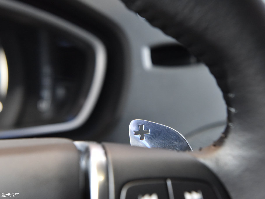 2017V40 Cross Country 2.0T T5 AWDŰ