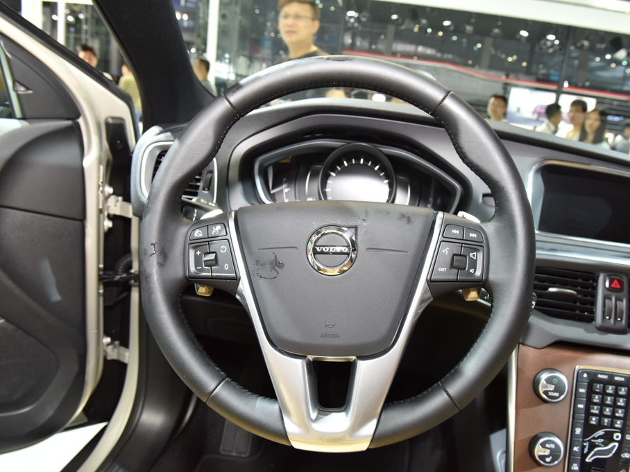 2017V40 Cross Country 2.0T T5 AWDŰ