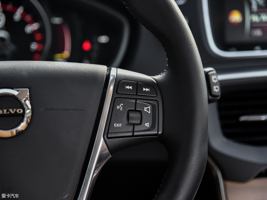 2017V40 Cross Country 2.0T T5 AWDŰ