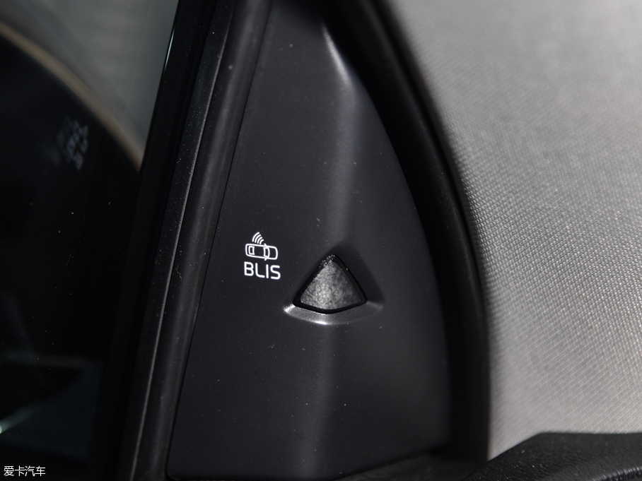 2017V40 Cross Country 2.0T T5 AWDŰ