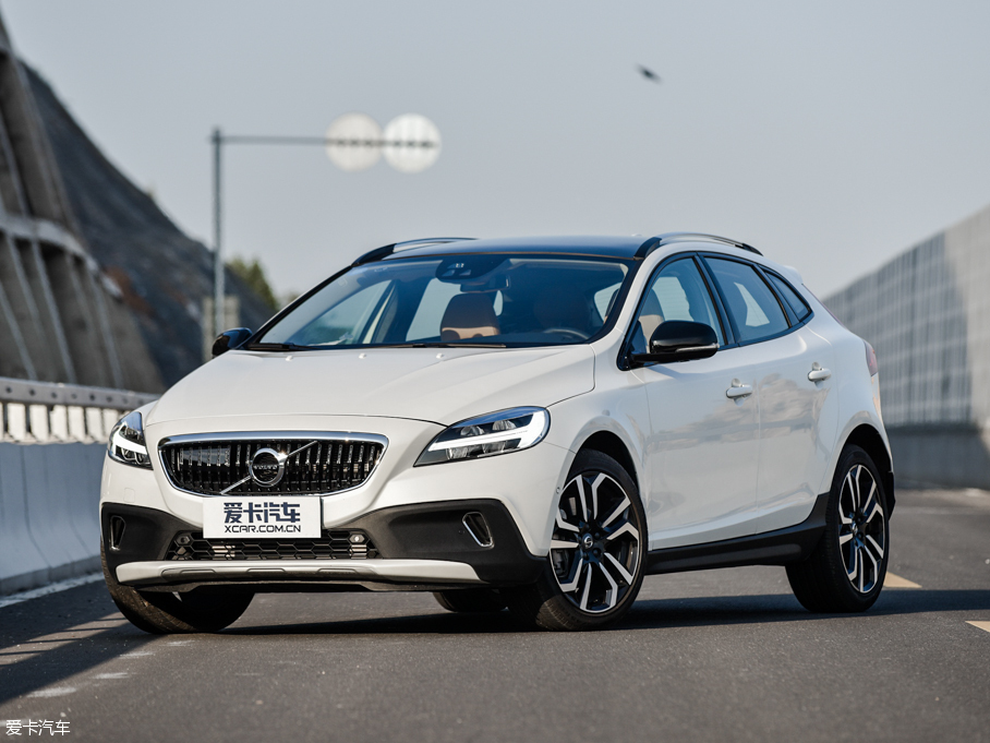2017V40 Cross Country 2.0T T5 AWDŰ