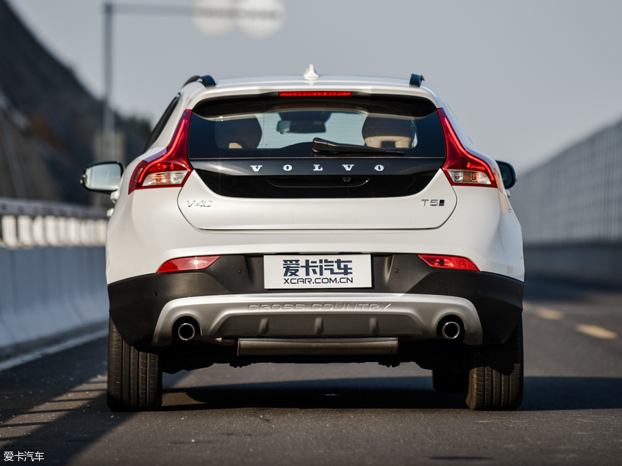 2017V40 Cross Country 2.0T T5 AWDŰ