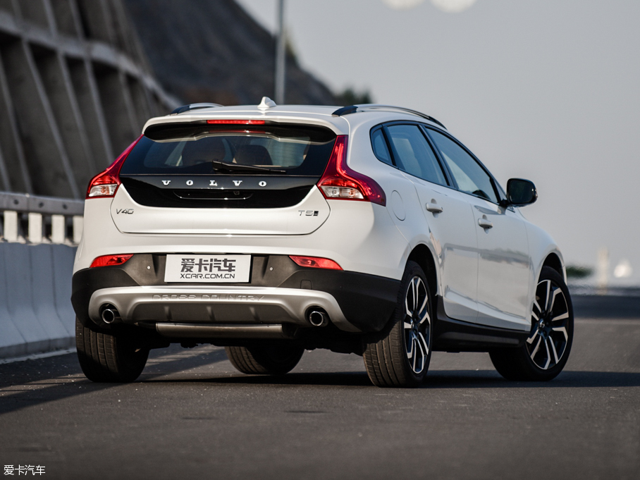 2017V40 Cross Country 2.0T T5 AWDŰ