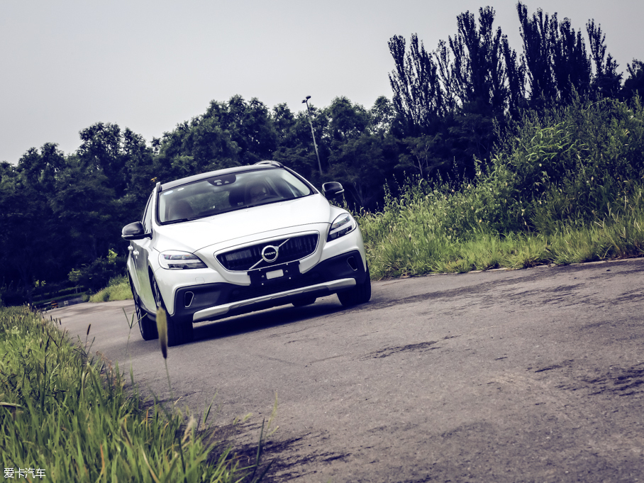 2017V40 Cross Country 2.0T T5 AWDŰ