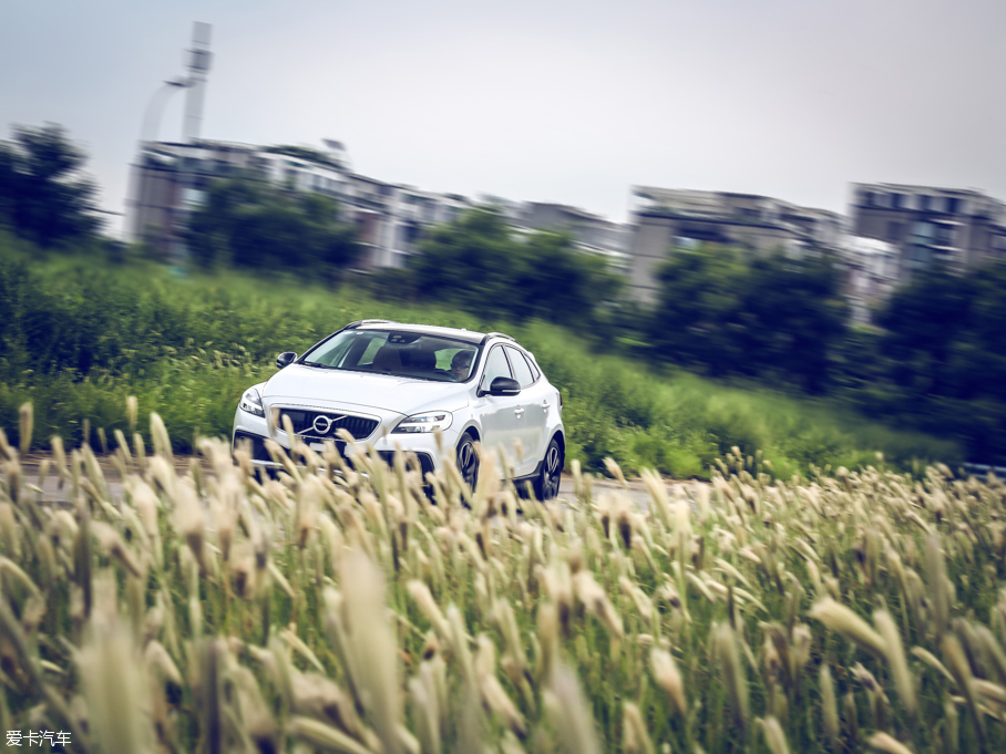 2017V40 Cross Country 2.0T T5 AWDŰ