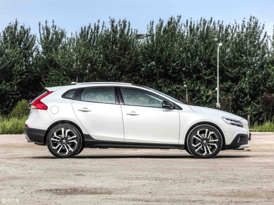 2017V40 Cross Country 2.0T T5 AWDŰ