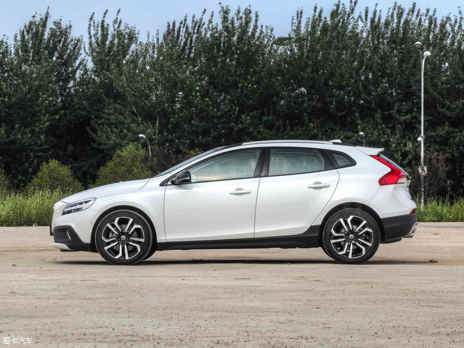 2017V40 Cross Country 2.0T T5 AWDŰ