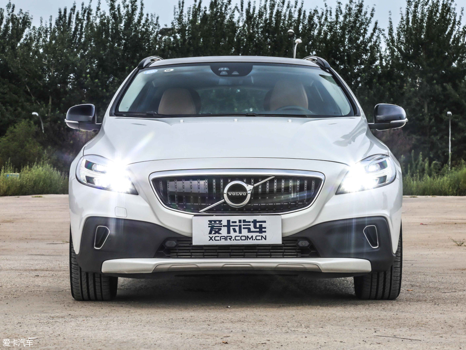 2017V40 Cross Country 2.0T T5 AWDŰ