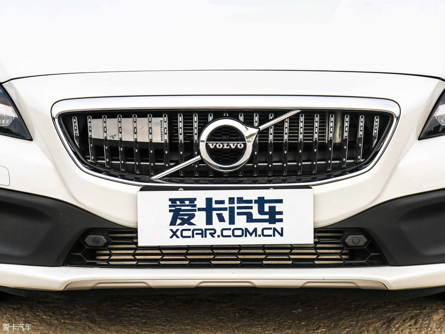 2017V40 Cross Country 2.0T T5 AWDŰ