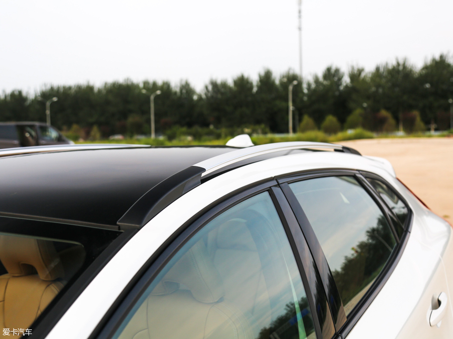 2017V40 Cross Country 2.0T T5 AWDŰ