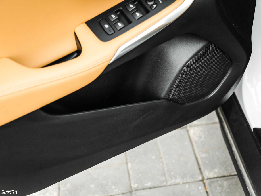 2017V40 Cross Country 2.0T T5 AWDŰ