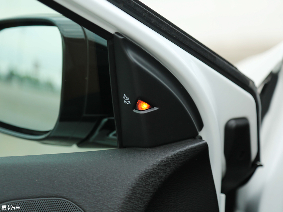 2017V40 Cross Country 2.0T T5 AWDŰ