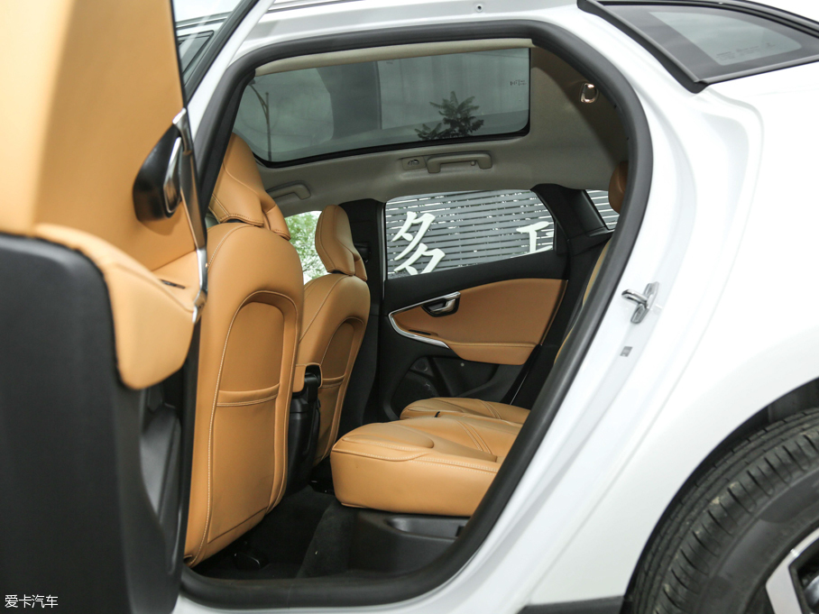 2017V40 Cross Country 2.0T T5 AWDŰ