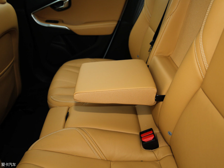 2017V40 Cross Country 2.0T T5 AWDŰ