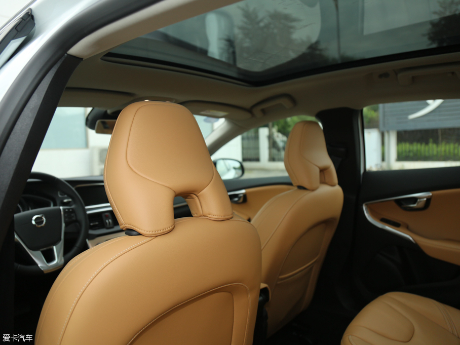 2017V40 Cross Country 2.0T T5 AWDŰ