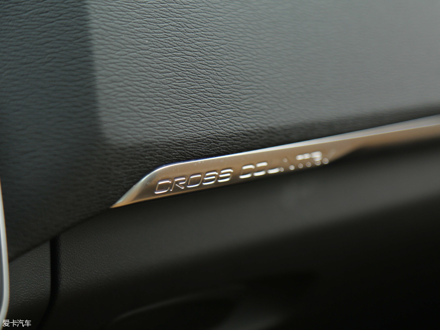 2017V40 Cross Country 2.0T T5 AWDŰ