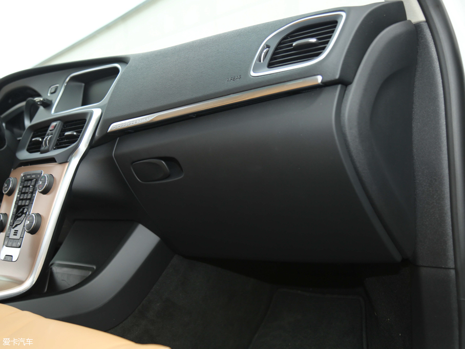 2017V40 Cross Country 2.0T T5 AWDŰ