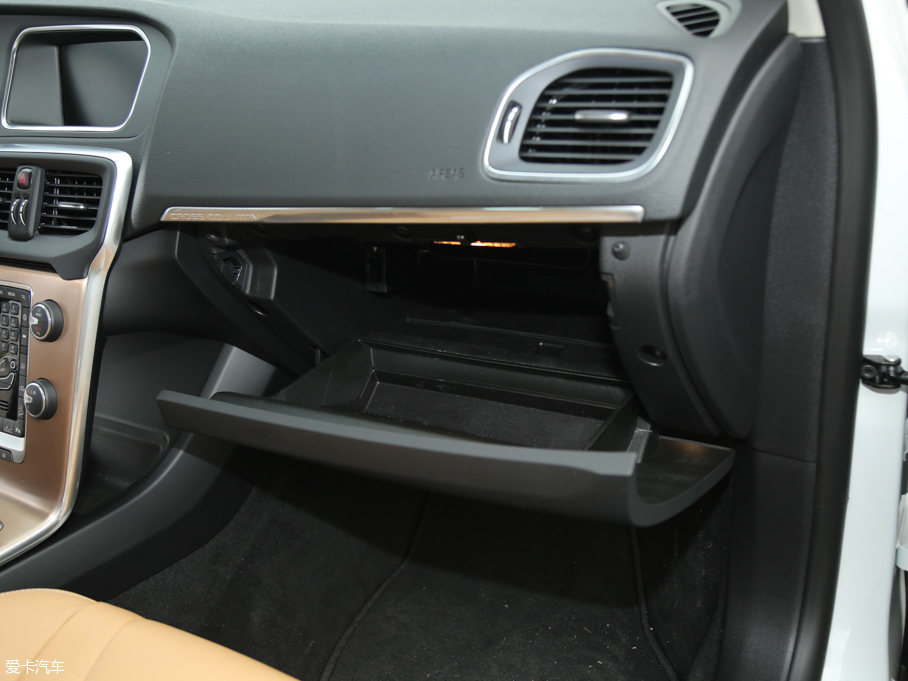 2017V40 Cross Country 2.0T T5 AWDŰ